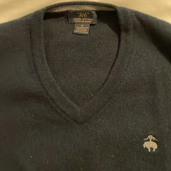 Brooks Brothers 346 Merino wool navy sweater, size medium - Picture 4 of 4